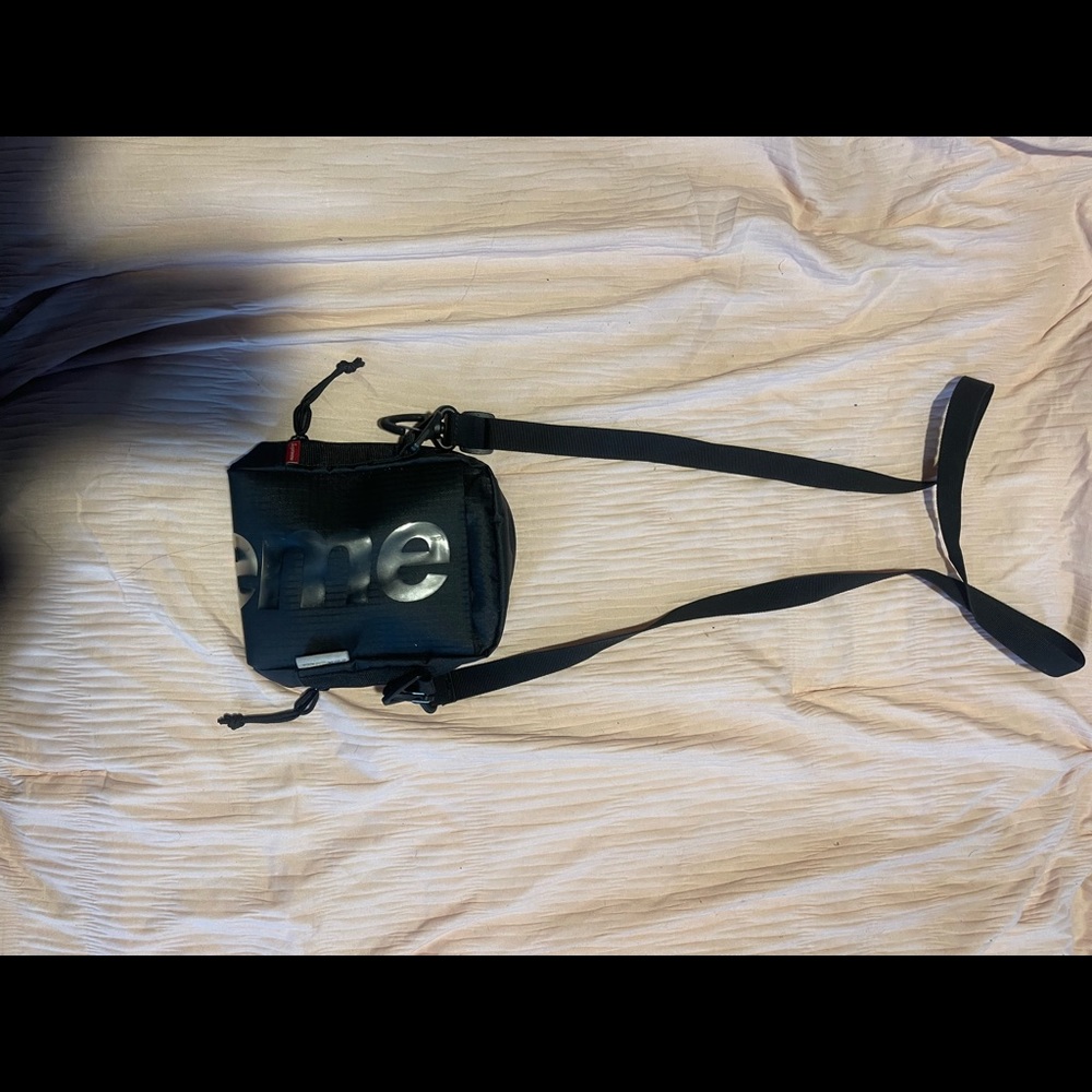 Dupe Supreme Cross Body Bag